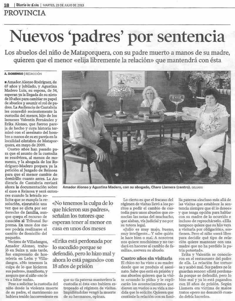 Llamera Abogadas - Charo Llamera en oficina, entrevista en León